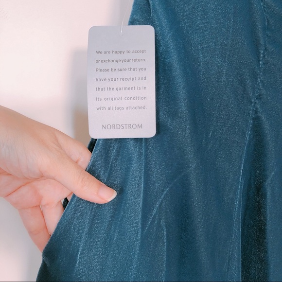 Gal Meets Glam CHRISTINE Velvet Dress - Picture 6 of 7